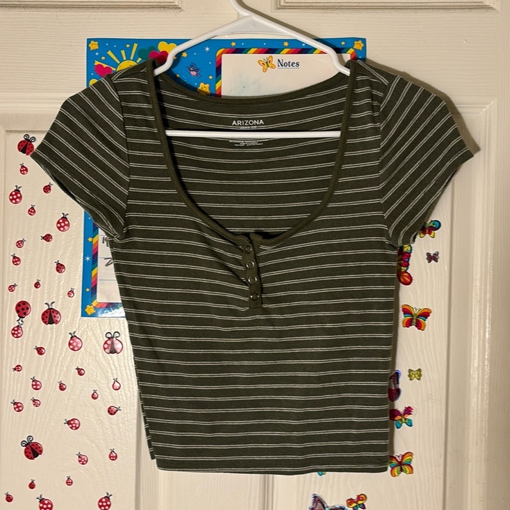 women’s crop top